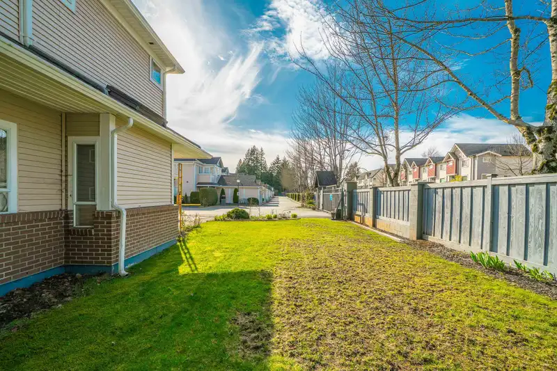 101 14154 103 AVENUE - photo 4 of 25