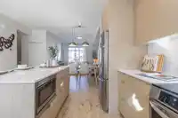 6 16325 21 AVENUE - thumbnail 1