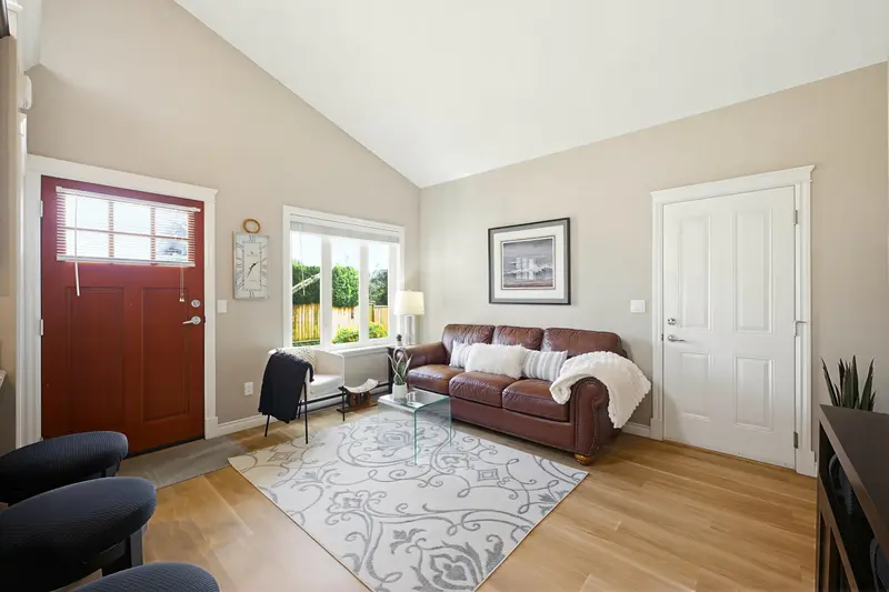 7 1640 140 STREET - photo 4 of 24