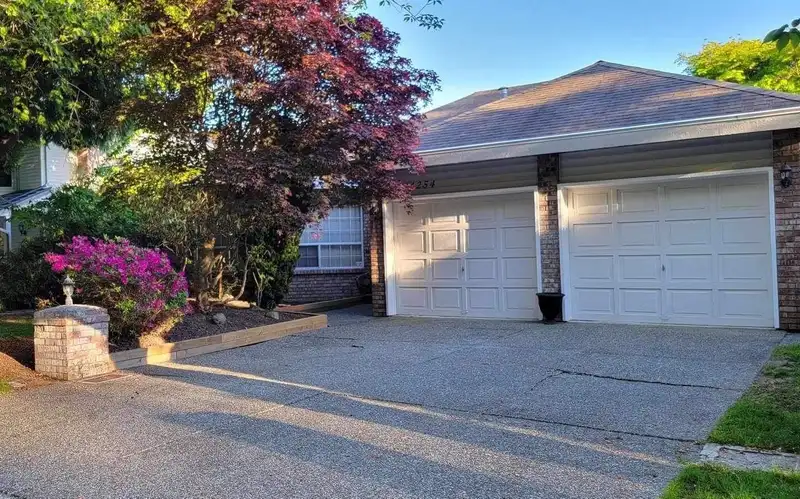14254 20 AVENUE - photo 1 of 38