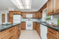 14254 20 AVENUE - thumbnail 3