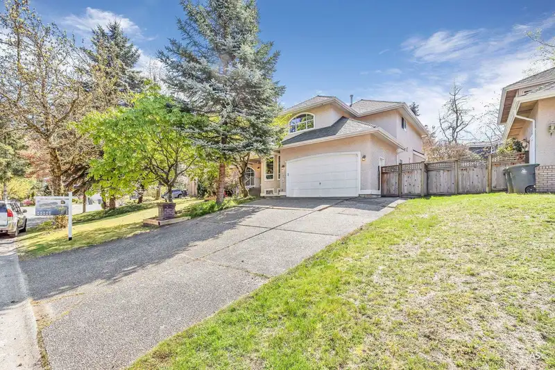 14874 26 AVENUE - photo 1 of 17