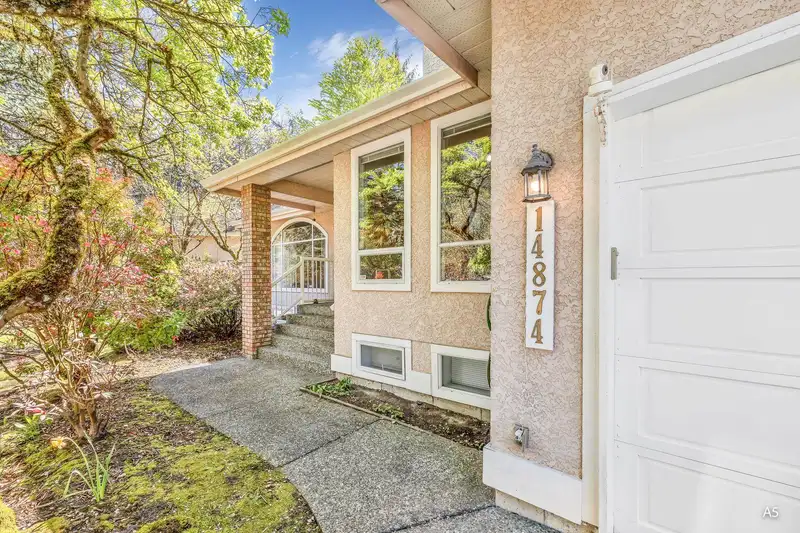 14874 26 AVENUE - photo 4 of 17