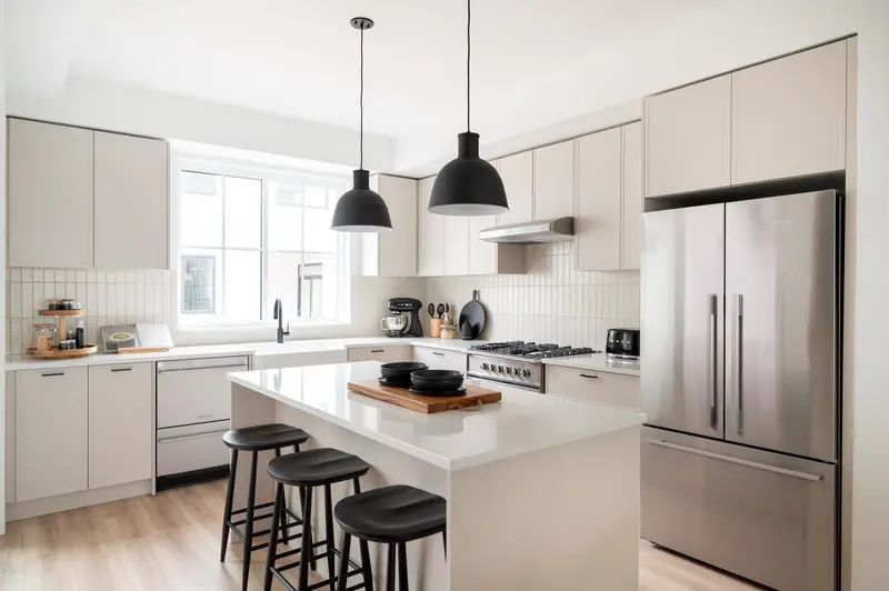 23 7918 204B STREET - photo 2 of 12