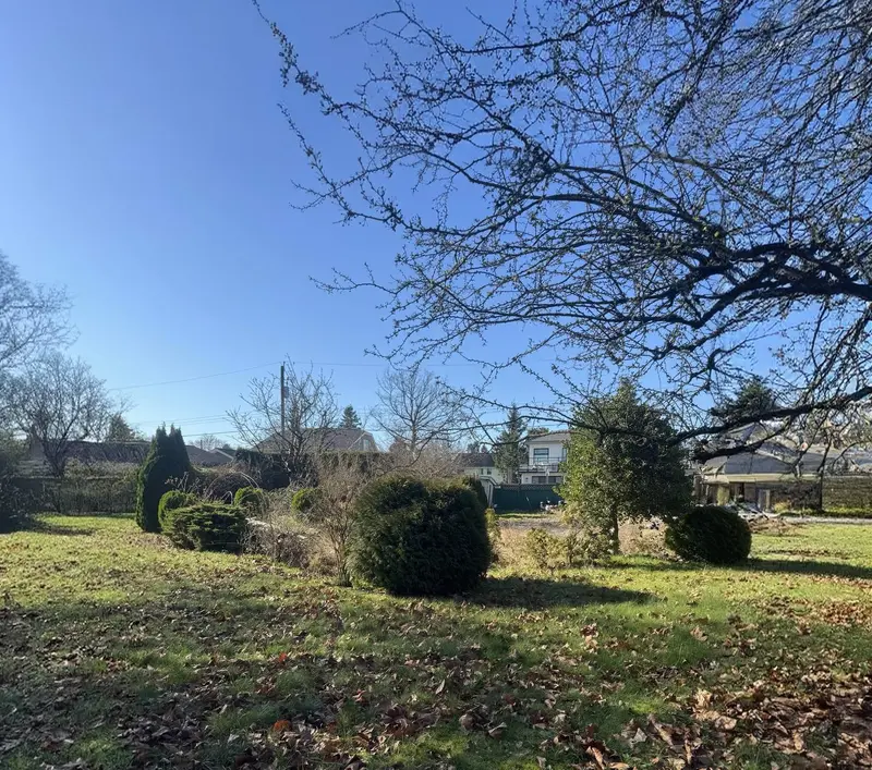 2560 WELLINGTON CRESCENT - photo 2 of 15