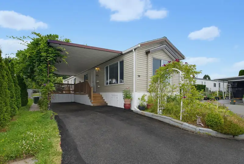 38 15875 20 AVENUE - photo 4 of 40