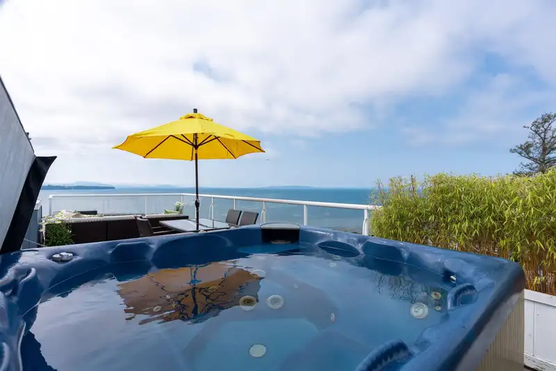 15055 BEACHVIEW AVENUE - photo 1 of 40