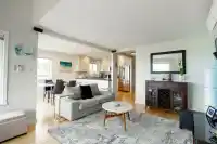 15055 BEACHVIEW AVENUE - thumbnail 3