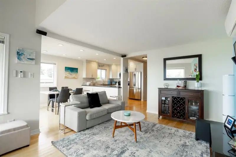 15055 BEACHVIEW AVENUE - photo 3 of 40