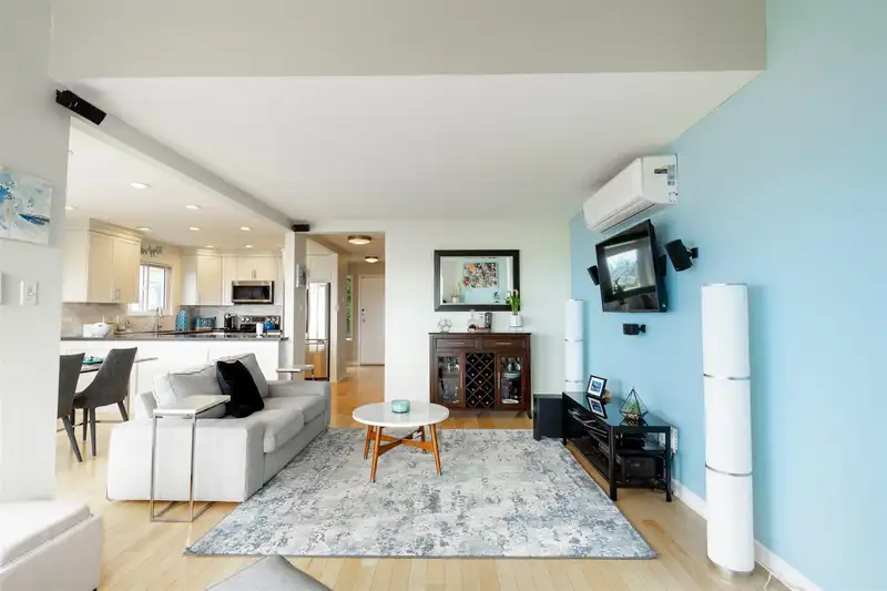 15055 BEACHVIEW AVENUE - photo 4 of 40