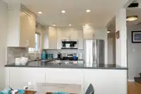 15055 BEACHVIEW AVENUE - thumbnail 8