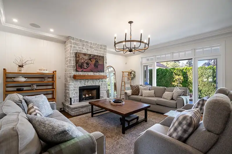 13761 22A AVENUE - photo 4 of 22