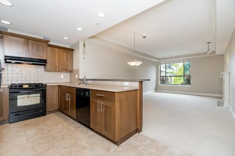 201 15357 17A AVENUE - photo 4 of 35