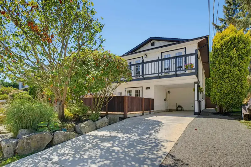 871 KENT STREET - photo 1 of 40