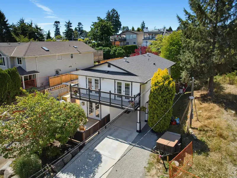 871 KENT STREET - photo 3 of 40