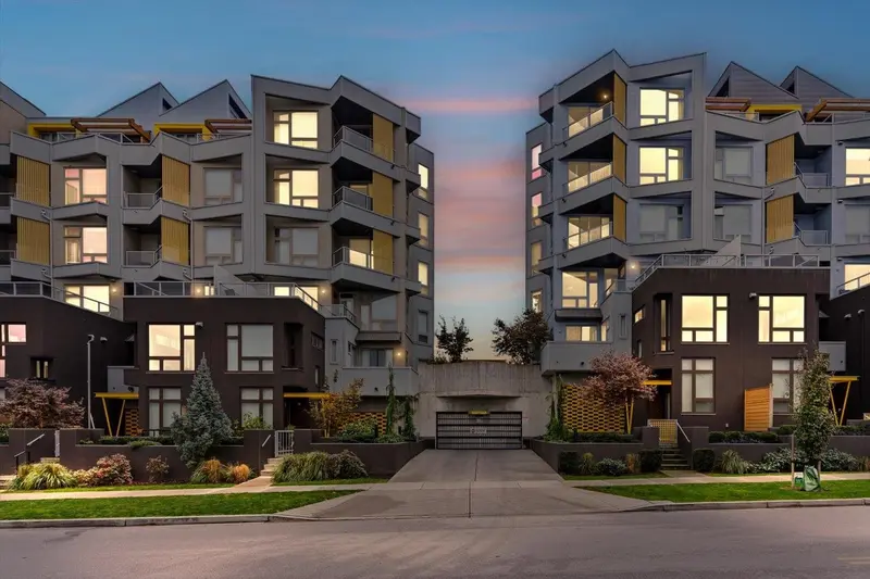 401 32838 LANDEAU PLACE - photo 2 of 25