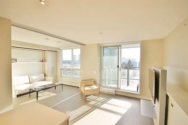 1110 13398 104 AVENUE - photo 1 of 20