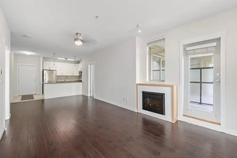 214 15988 26 AVENUE - photo 2 of 40