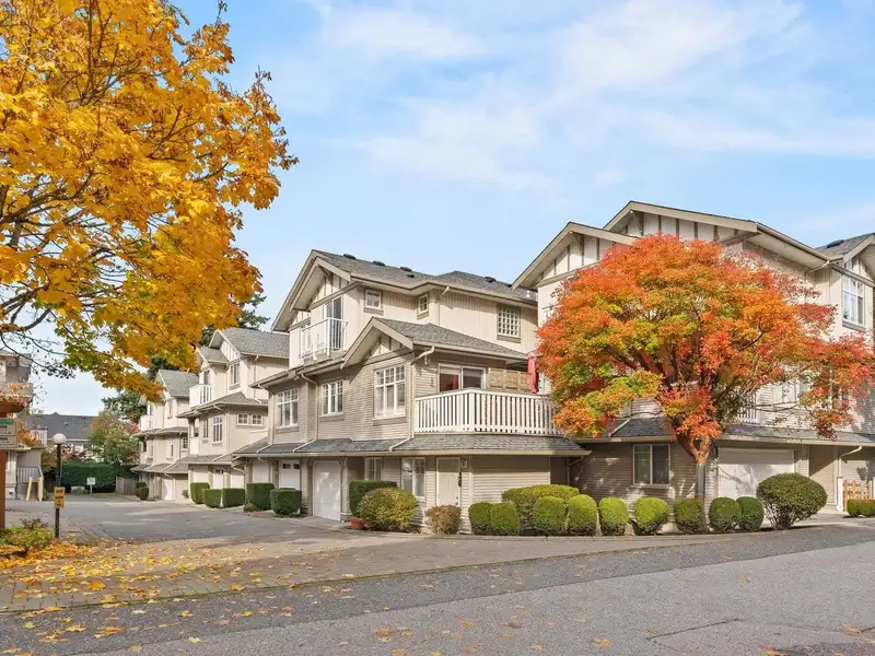 2 2733 PARKWAY DRIVE - photo 1 of 34