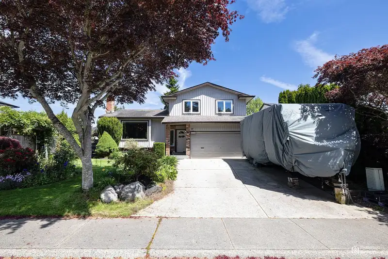 1726 143B STREET - photo 2 of 25