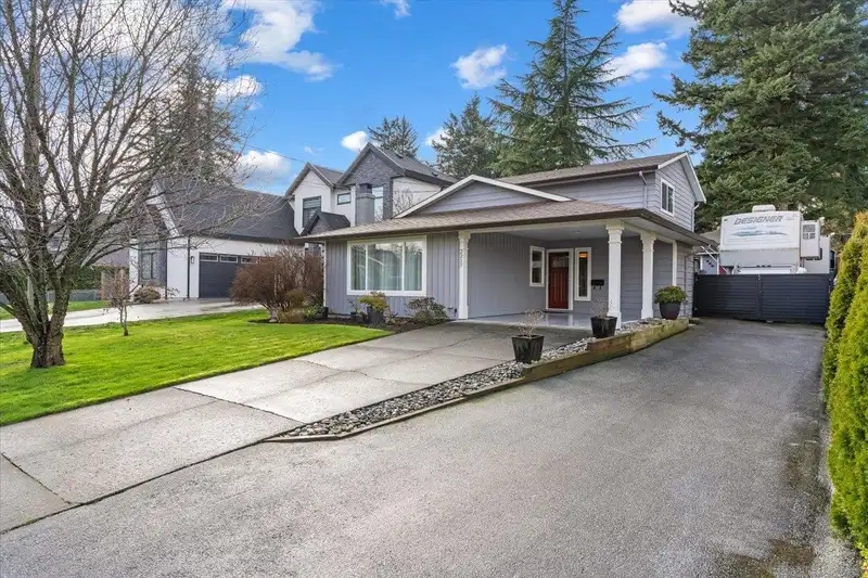 2217 154 STREET - photo 2 of 40