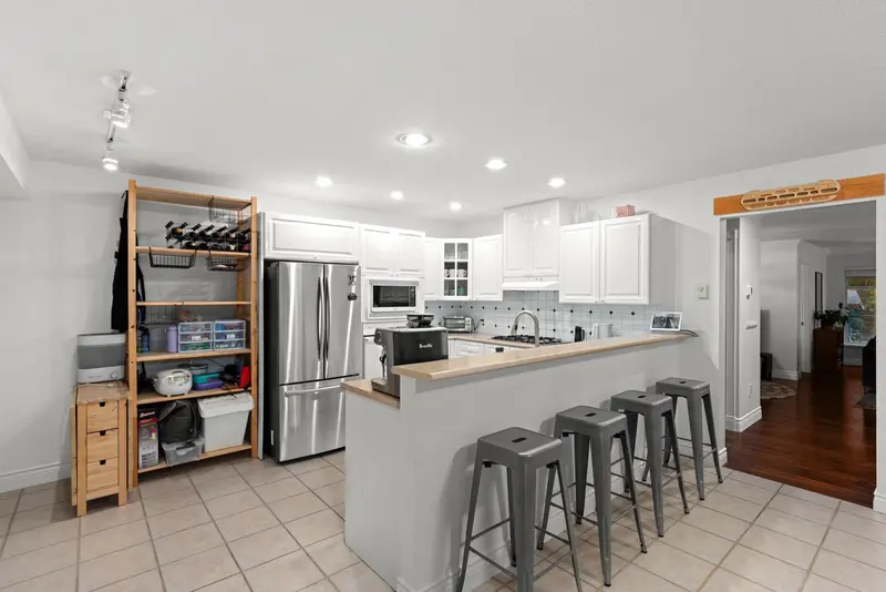 1188 STRATHAVEN DRIVE - photo 4 of 25