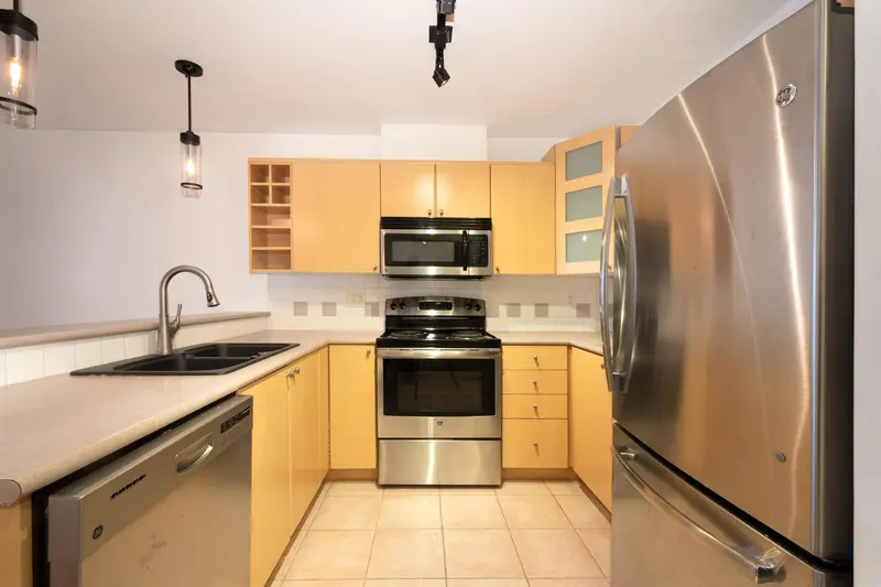 105 3136 ST. JOHNS STREET - photo 3 of 25