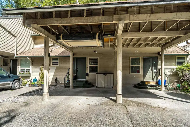 1873 LILAC DRIVE - photo 2 of 40