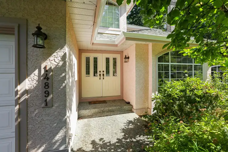 14891 26 AVENUE - photo 2 of 37