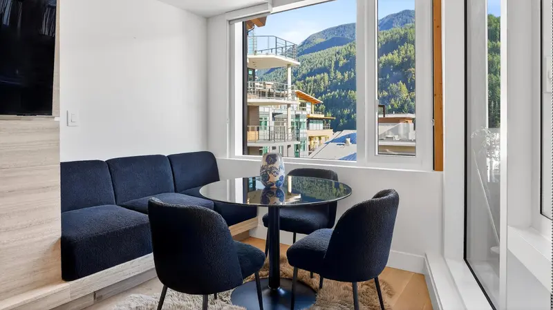 506 6687 NELSON AVENUE - photo 3 of 25