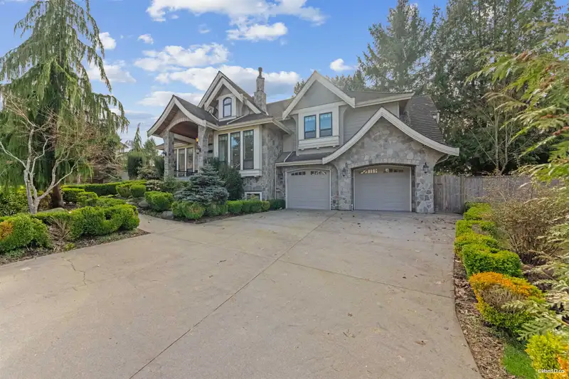 14428 33A AVENUE - photo 2 of 40