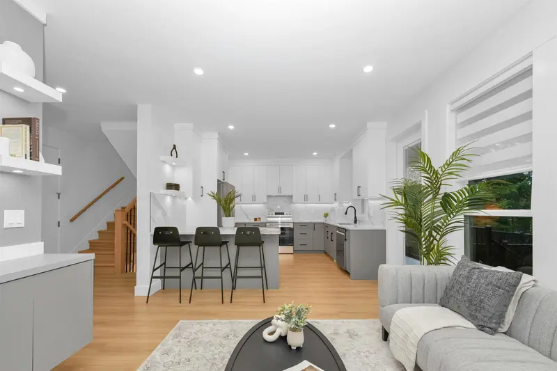 7 2168 VINEWOOD ST STREET - photo 2 of 4