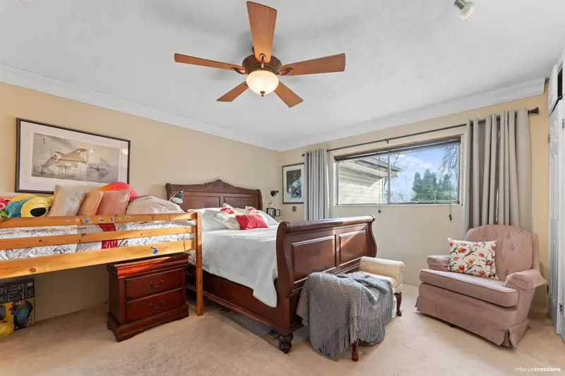 17307 58 AVENUE - photo 4 of 21