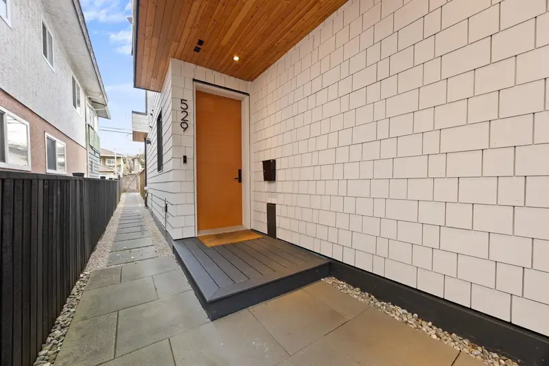 529 E 17TH AVENUE - photo 3 of 25