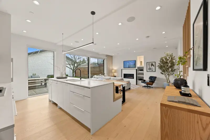 529 E 17TH AVENUE - photo 4 of 25