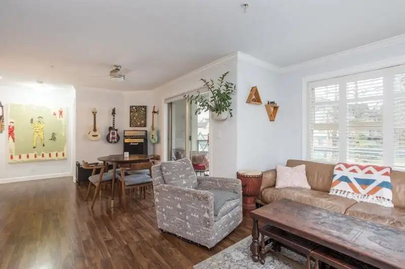 208 15325 17 AVENUE - photo 4 of 31