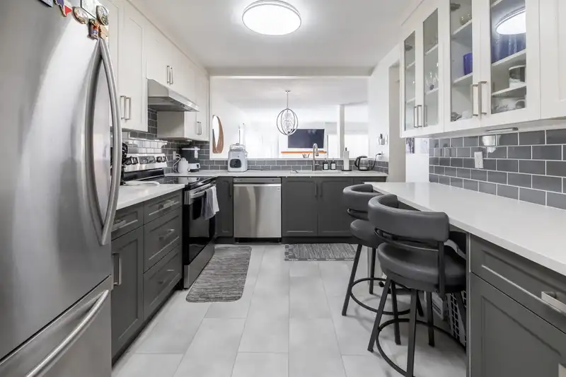 217 15275 19 AVENUE - photo 4 of 40