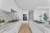 1106 1500 MARTIN STREET - thumbnail 4