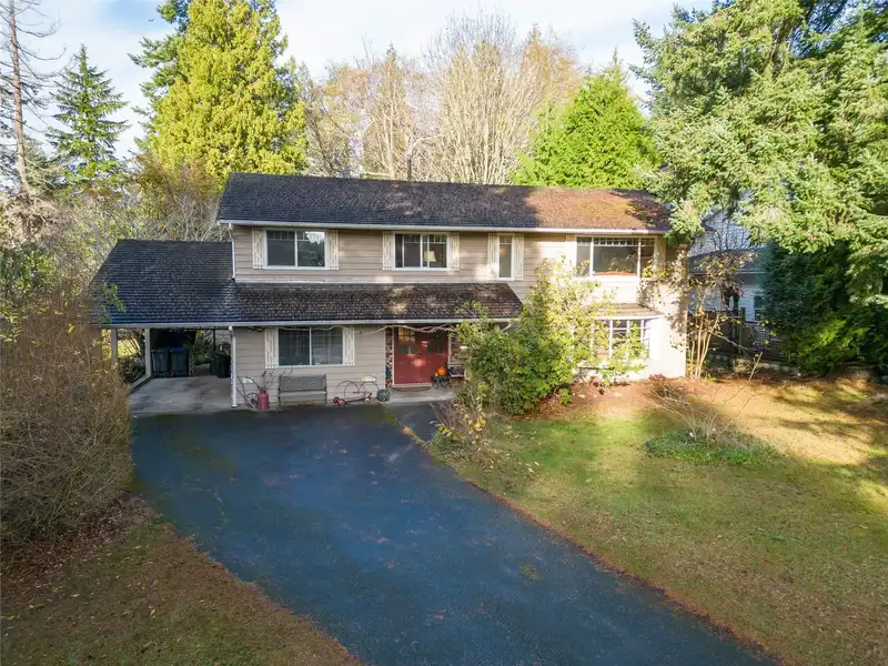 12733 22 AVENUE - photo 1 of 34
