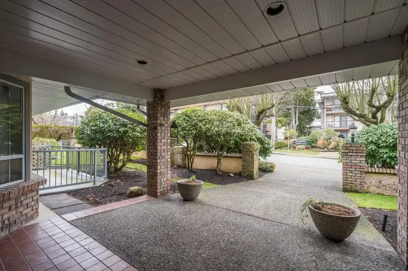 301 1459 BLACKWOOD STREET - photo 4 of 35