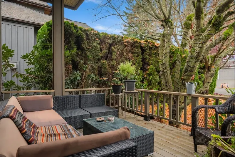 2966 147A STREET - photo 2 of 25