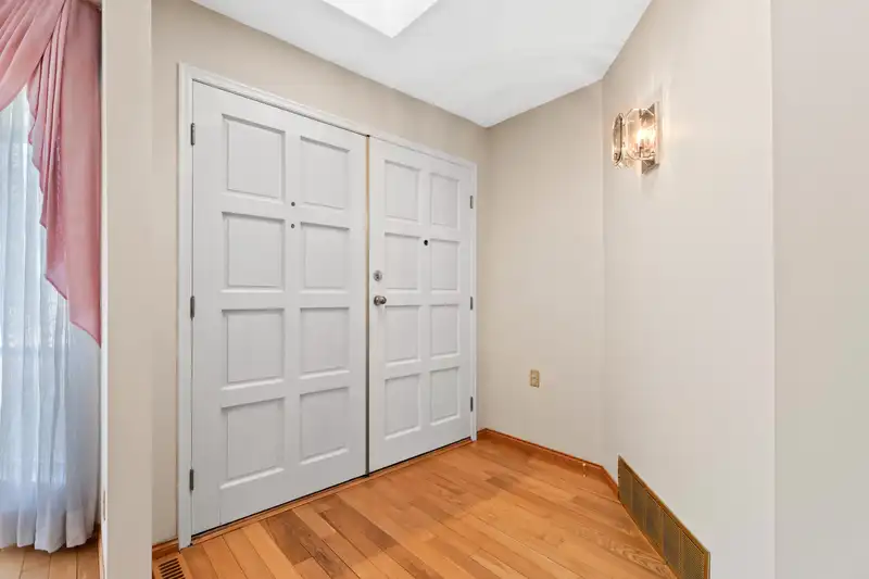 14174 19A AVENUE - photo 2 of 24