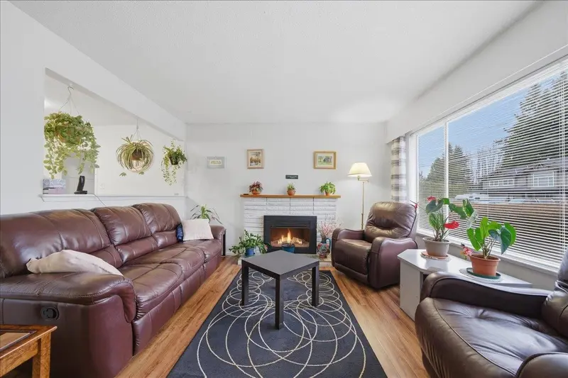 11735 STEEVES STREET - photo 4 of 25