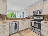 201 1725 MARTIN DRIVE - thumbnail 3