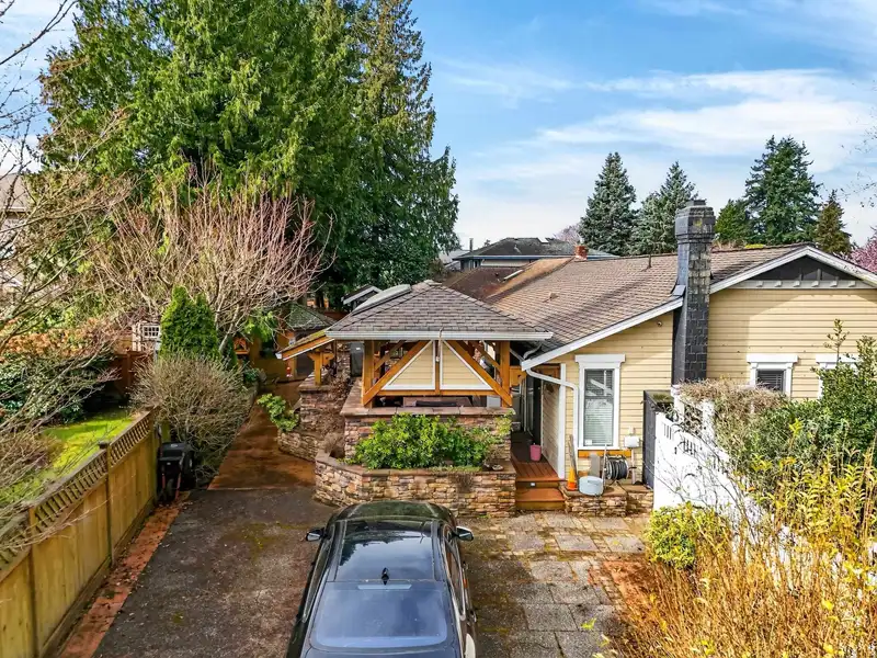 12988 18 AVENUE - photo 4 of 29