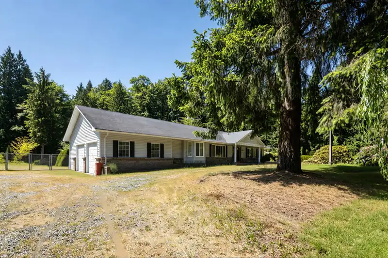 637 171 STREET - photo 2 of 35