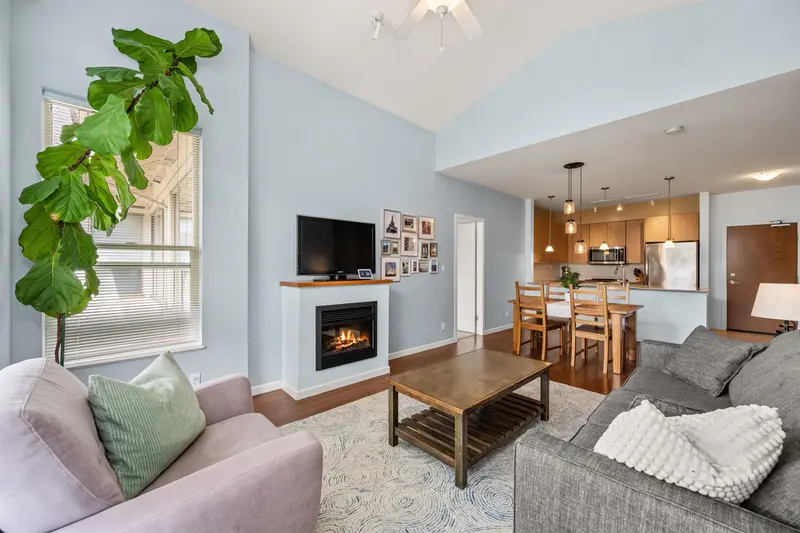 408 275 ROSS DRIVE - photo 1 of 25