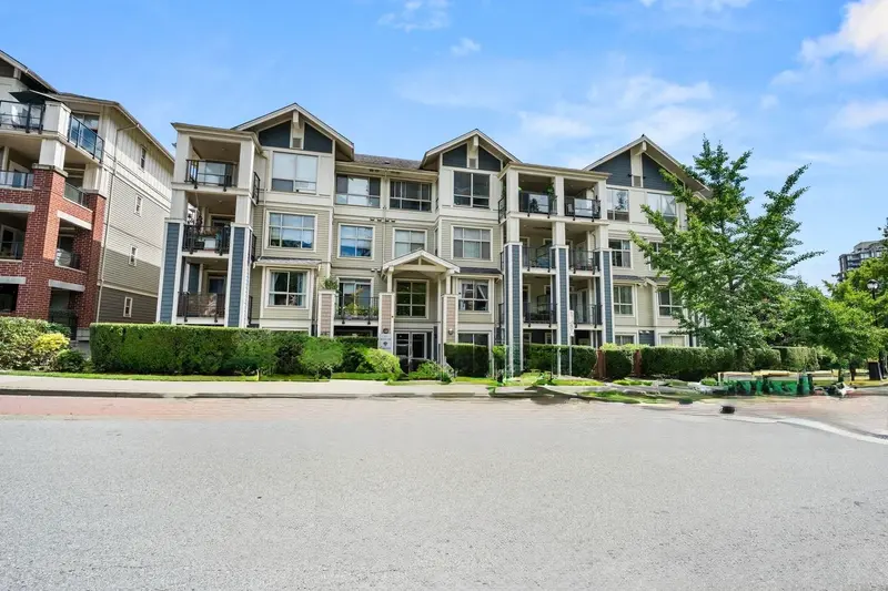 408 275 ROSS DRIVE - photo 2 of 25