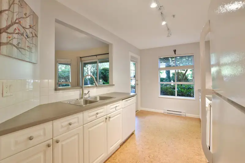 105 15185 22 AVENUE - photo 2 of 27