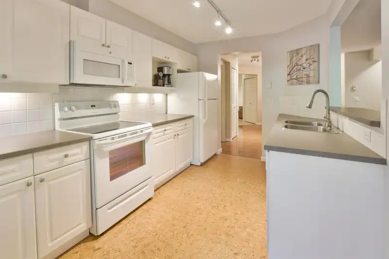105 15185 22 AVENUE - photo 4 of 27
